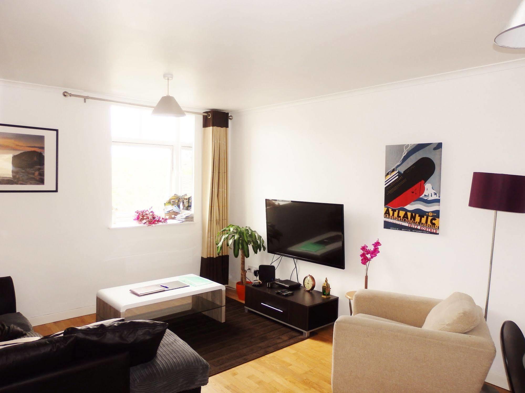 Excellent Location - City Centre - Parking - 4 Beds -2 Bedrooms Belfast Exterior foto