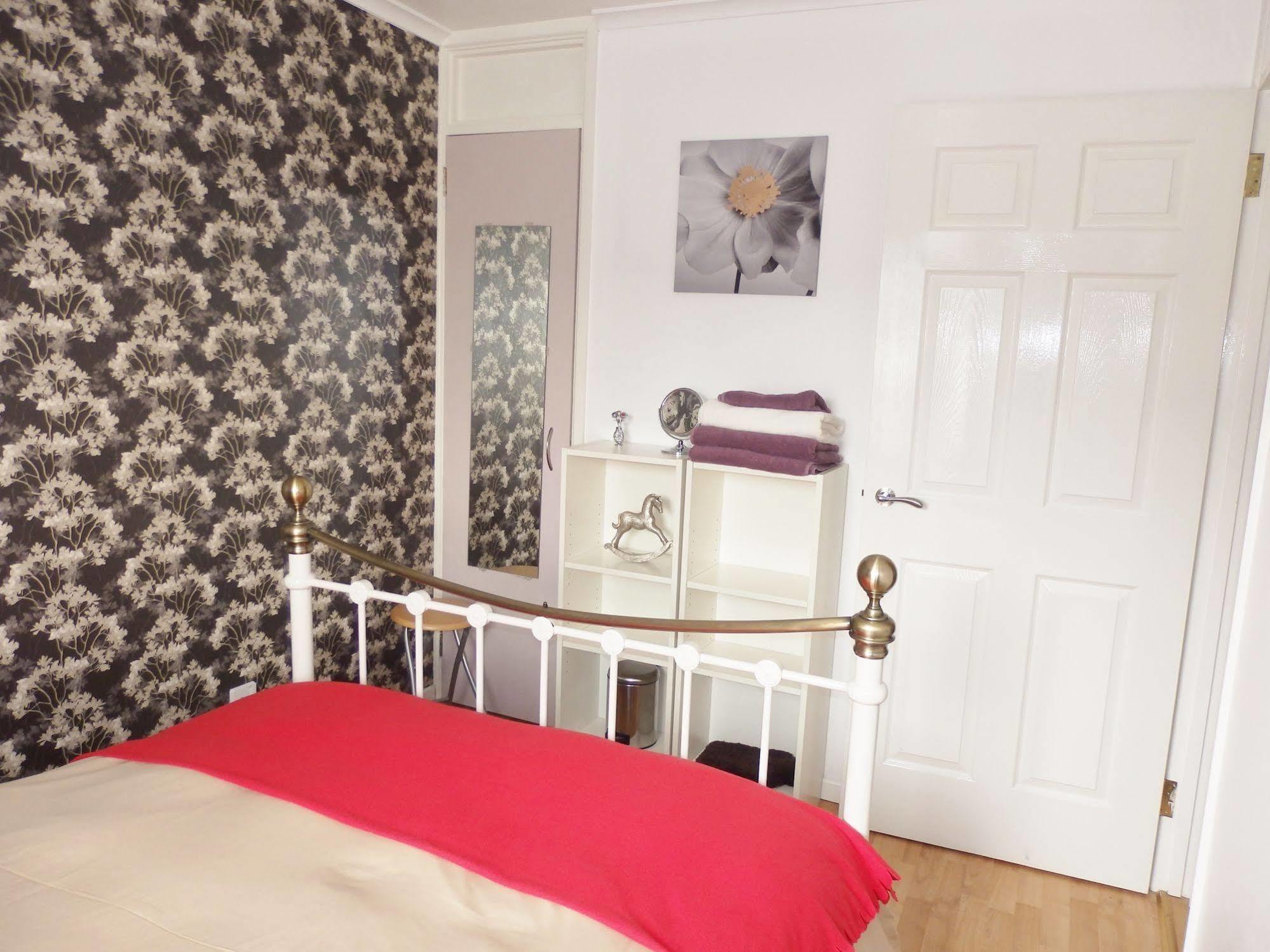 Excellent Location - City Centre - Parking - 4 Beds -2 Bedrooms Belfast Exterior foto